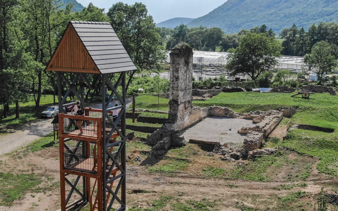 Vyhliadková veža s oknom do minulosti a netradičným zdrojom pitnej vody